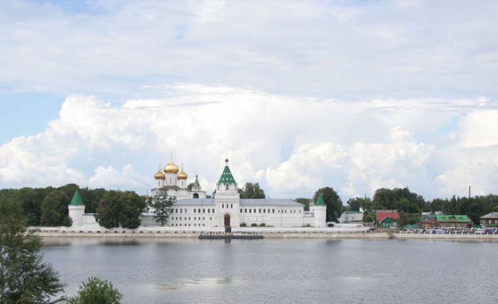 Вид на Ипатьевский монастырь. Современность.