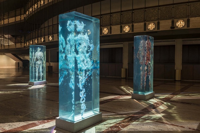 Многослойные стеклянные скульптуры художника Dustin Yellin.