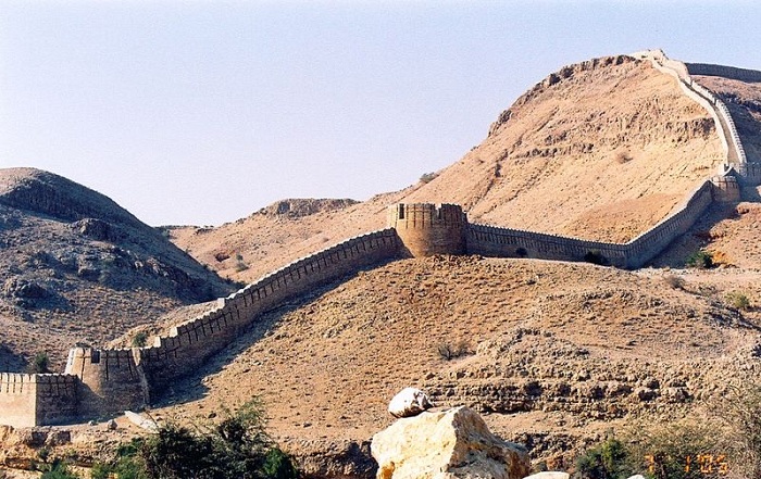 Форт Раникот - строение, считающееся по протяженности вторым в мире. | Фото: upload.wikimedia.org.