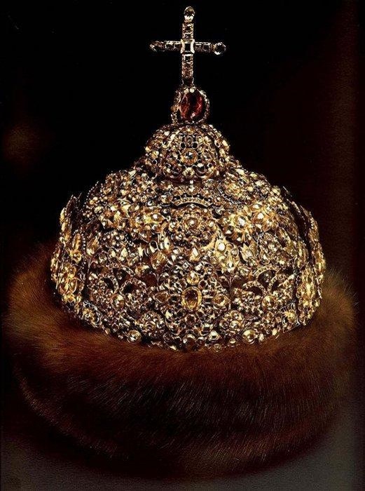 Алмазная шапка царя Ивана V. | Фото: cs3.livemaster.ru.