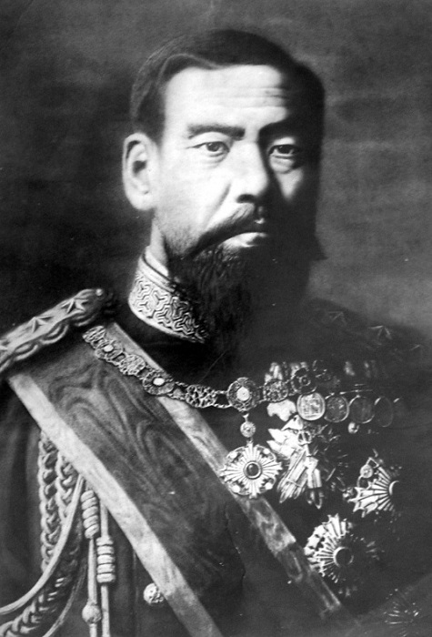 Японский император Мэйдзи в 1890 году. | Фото: de.academic.ru.