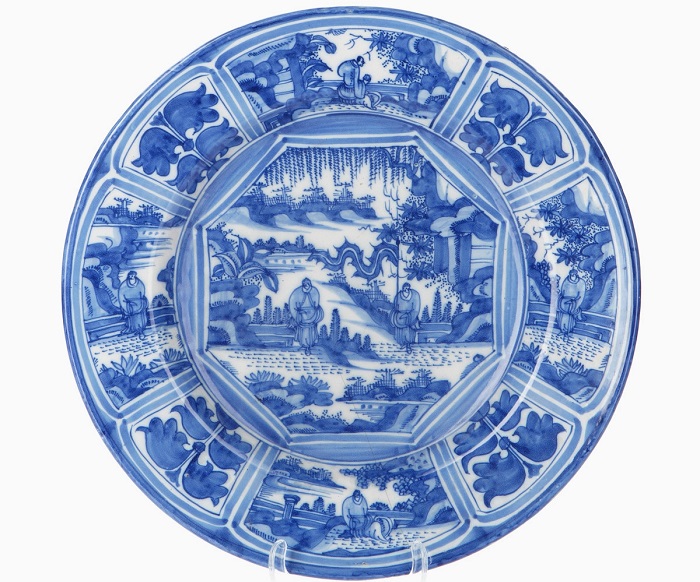 Китайская фарфоровая тарелка, ок. 1700. | Фото: fiveminutehistory.com.