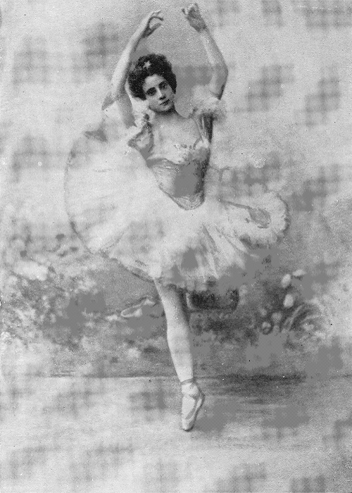 Балерина Аделина Джури. | Фото: proscena.ru.