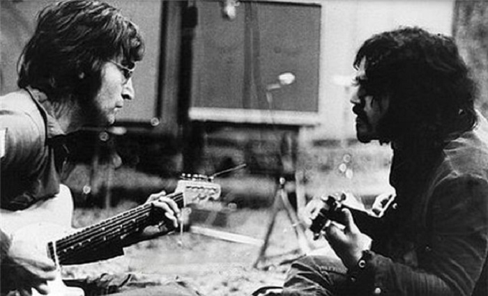 Джон Леннон и Габриэл Уэйн. | Фото: gizmodo.com.