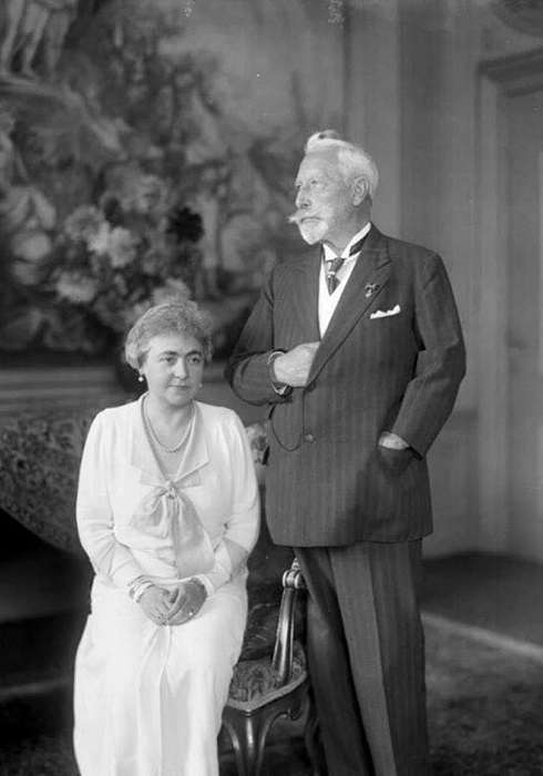 Вильгельм со второй женой Герминой Рейсс-Грейцской, 1933 год. | Фото: fiveminutehistory.com.