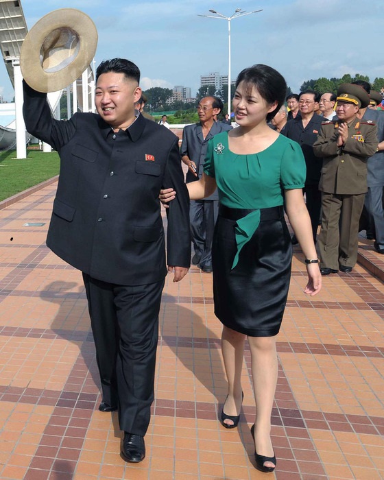 Ли Соль Чжу одевается более демократично, нежели остальные женщины в Северной Корее. | Фото: i.uralweb.ru.