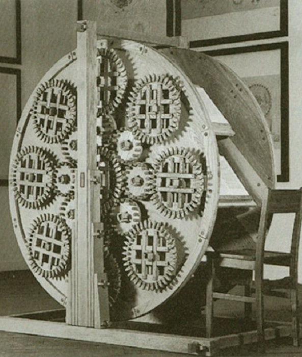 Книжное колесо - вращающийся читальный стол XVI века| Фото: thevintagenews.com.
