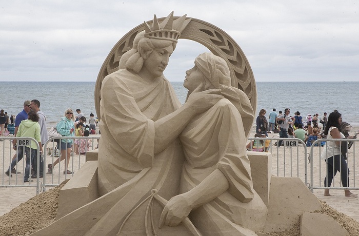 Ежегодный 12-й фестиваль скульптур из песка в Бостоне.
