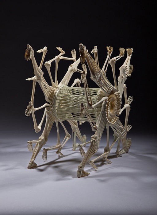 Скульптура из костей от чешского дизайнера.