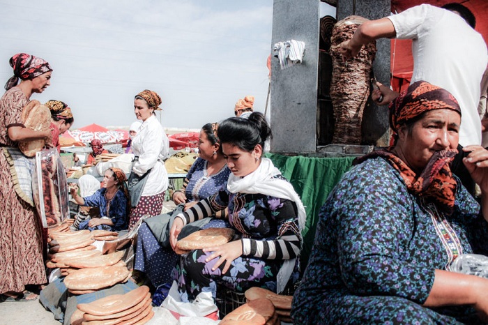 Рынок «Толкучка» в Ашхабаде, Туркменистан. | Фото: messynessychic.com.