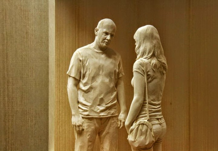 Фигуры из дерева, вырезанные итальянским скульптором Peter Demetz.