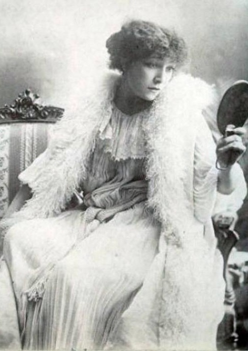 Sarah Bernhardt - актриса, исполнявшая и женские, и  мужские партии. | Фото: liveinternet.ru.