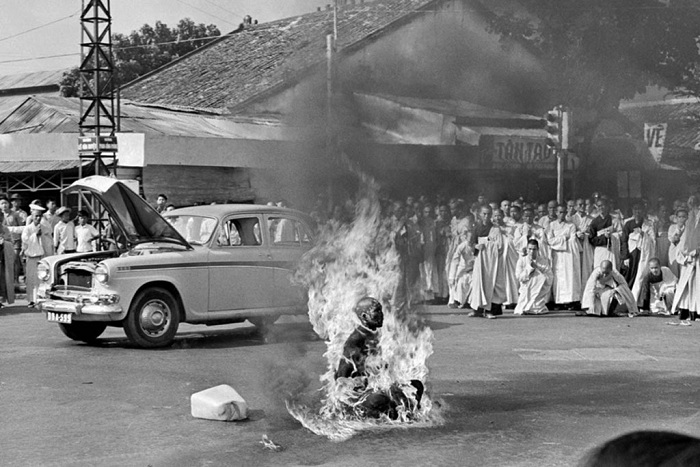 Монах, который сжег себя сам. | Фото: thevintagenews.com.