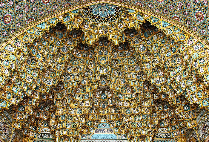 Потрясающая архитектура исламской мечети.