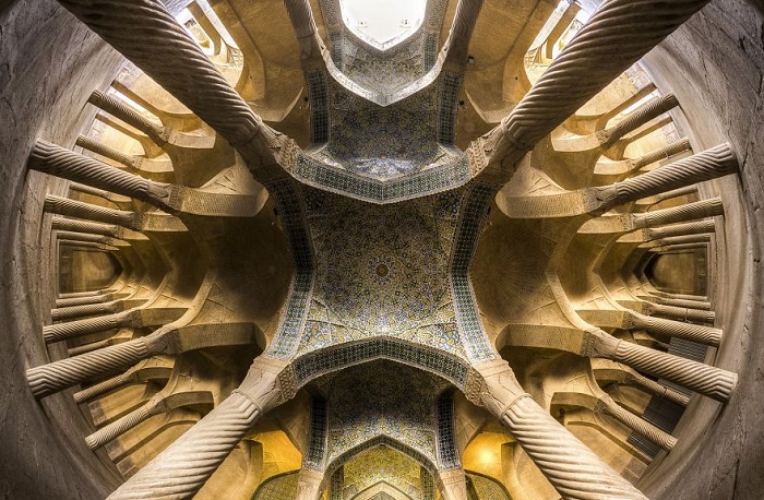 Потолок в иранской мечети.