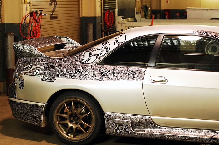 Nissan Skyline GTR, покрытый замысловатым орнаментом.