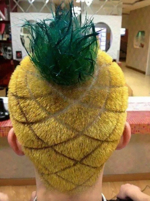 Необычная стрижка в виде ананаса.
