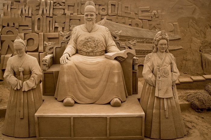 Культурное наследие стран Востока в виде песчаных скульптур.