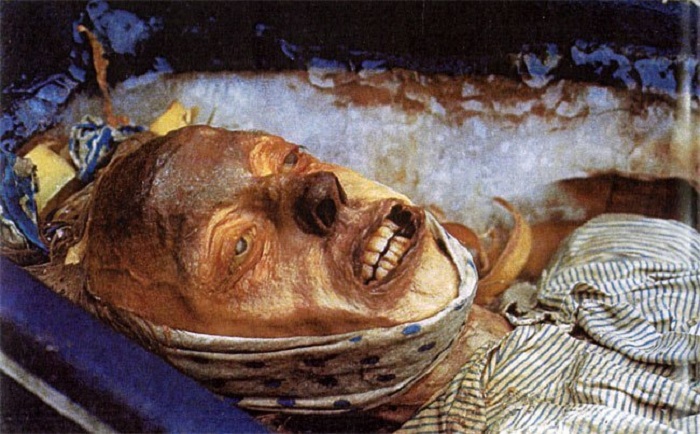 Мумия одного из членов экспедиции Франклина, обнаруженная на острове Биши в начале 1980-х гг. | Фото: diletant.media.
