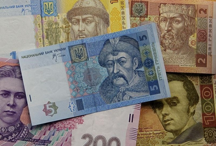 Банкноты украинской гривны. | Фото: glocdn.investing.com.