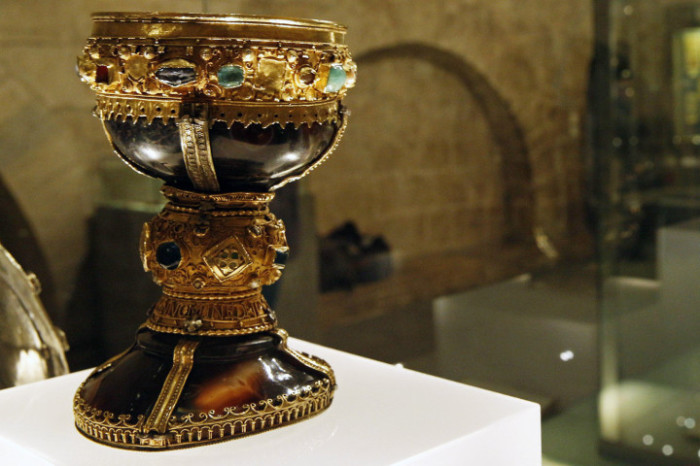 Чаша, хранящаяся в Леоне (Испания), которую принимают за Святой Грааль. | Фото: ancient-code.com.