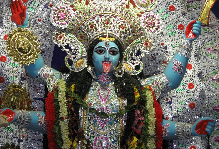 Кали - самая темная богиня в Индии. | Фото: desinema.com.