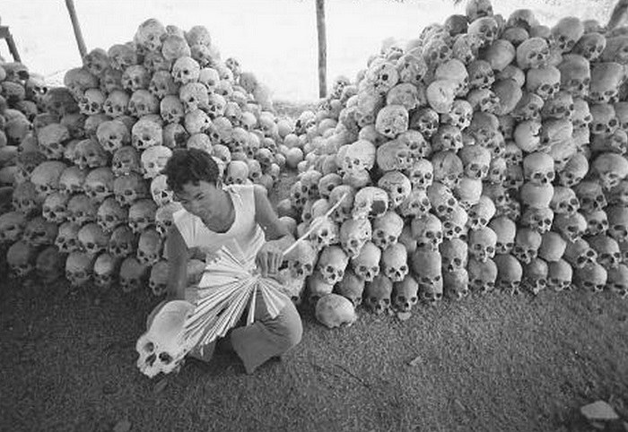 Останки людей, погибших от геноцида красных кхмеров. | Фото: news-front.info.