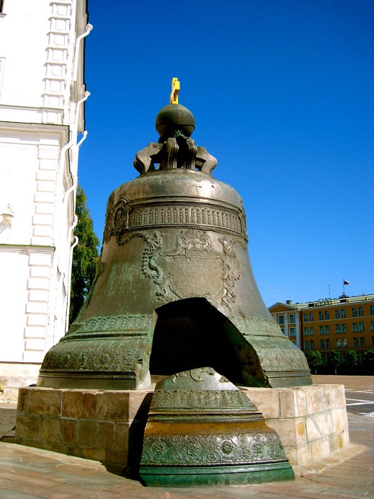 Отколовшаяся часть колокола весит 11,5 тонн. | Фото: shnyagi.net.