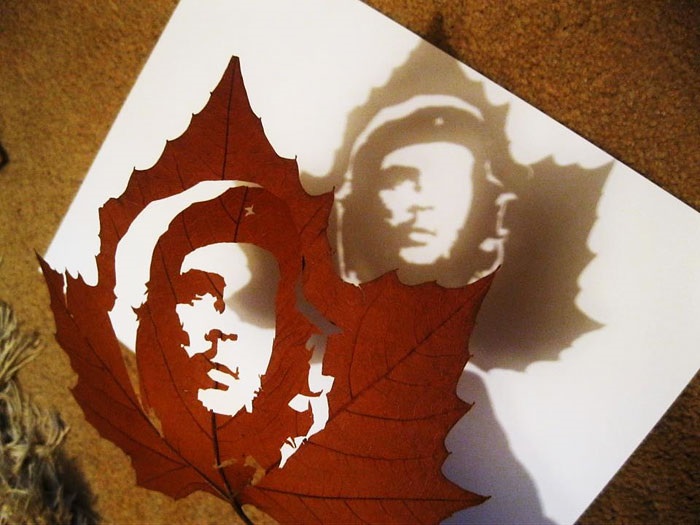 Изображение Че Гевары на сухом листе.