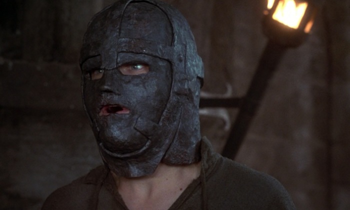 Кадр из к/ф «Человек в Железной маске» (1998). | Фото: cluebits.com.