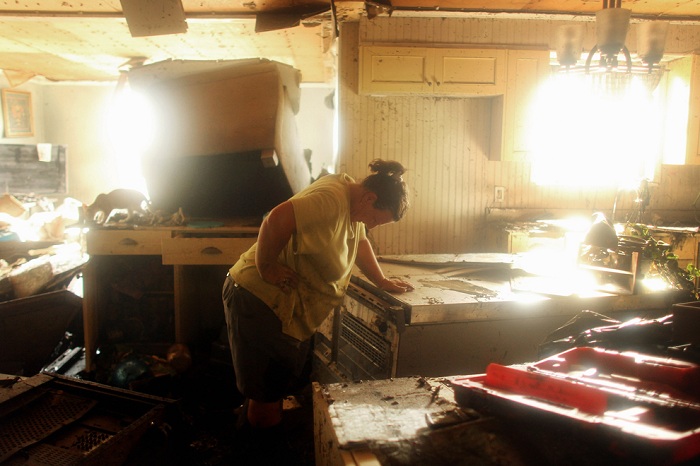Снимок Мелани Мартинез в разрушенном ураганом доме. | Фото: mtdata.ru.