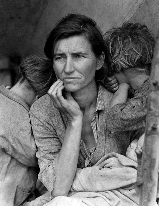 Флоренс Оуэнс Томпсон на знаковом снимке времен Великой депрессии. | Фото: i1.wp.com.