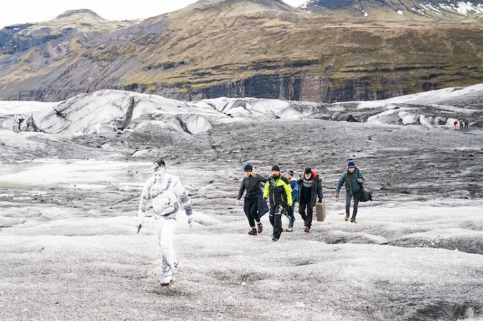 Лю Болинь «исчезнет» на фоне ледников Исландии.