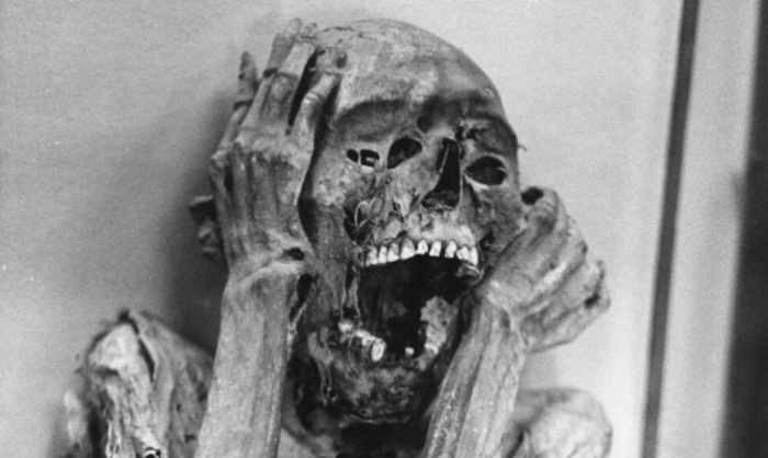 Некоторых мумифицировали с открытыми ртами. | Фото: flytothesky.ru.