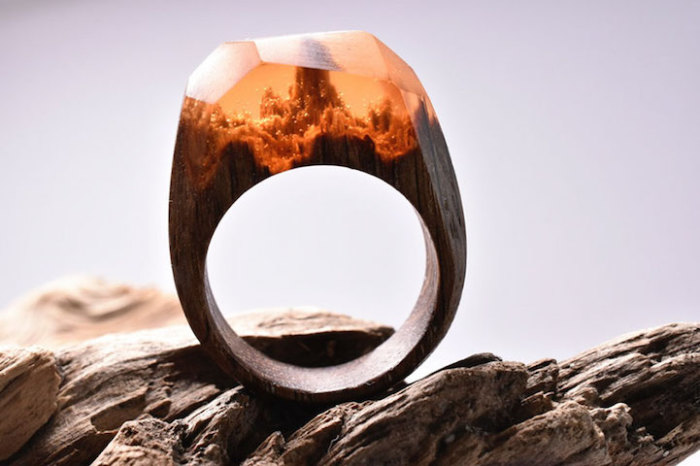 Уникальное деревянное кольцо от ювелиров Secret Wood.