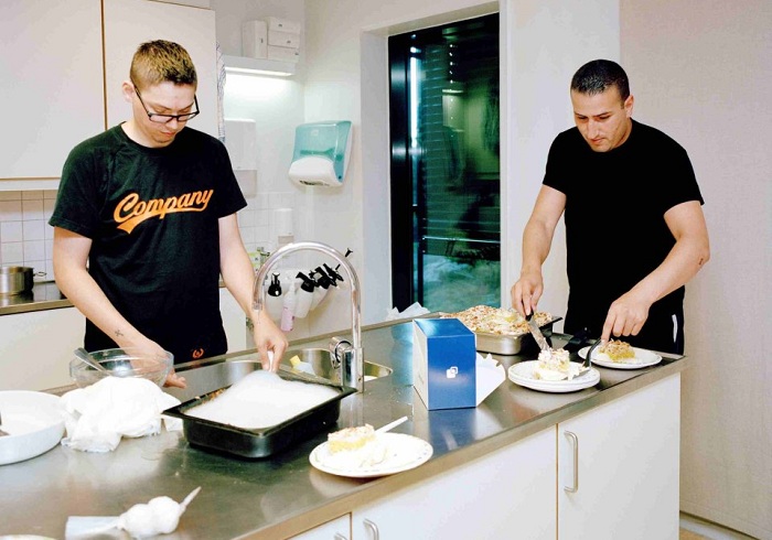 В норвежской тюрьме заключенные могут готовить себе все, что угодно.