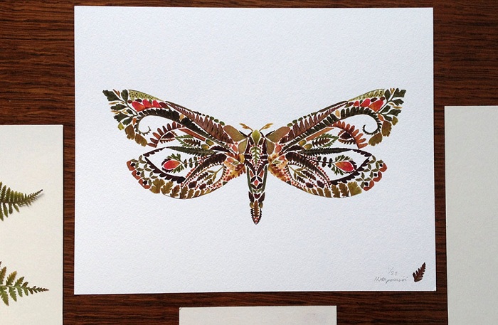 Бабочка, сделанная из засушенных листов папоротника.