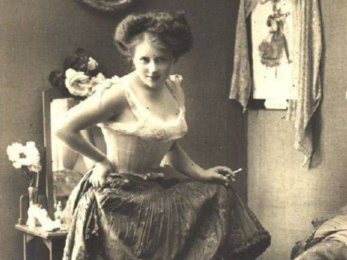 Девушка легкого поведения времен викторианской эпохи. | Фото:  allday.com.