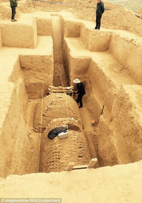 Китайские археологи раскопали древние гробницы. | Фото: dailymail.co.uk.