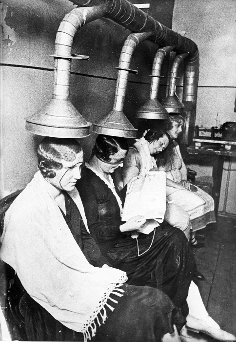 Московская парикмахерская. 1933 год.