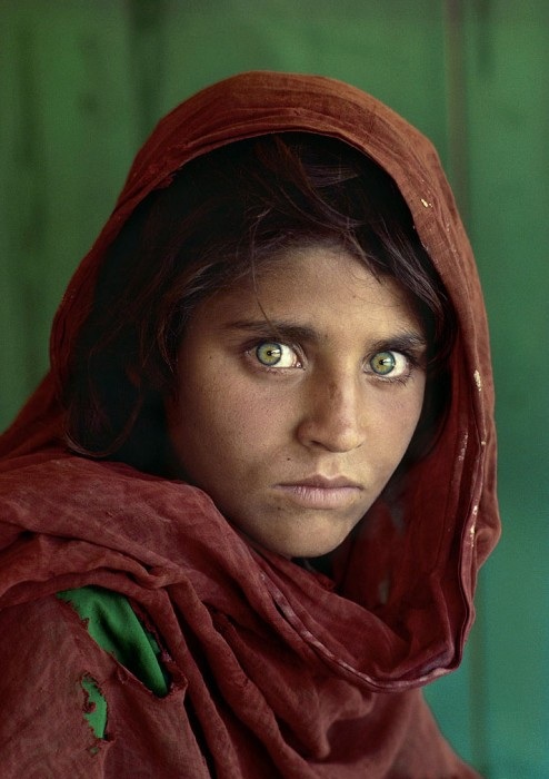 Шарбат Гула - девочка с обложки National Geographic. | Фото: cdn.home-designing.com.