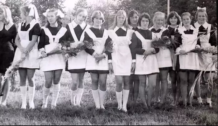 Советские школьницы в коротких юбках. | Фото: pimg.mycdn.me.