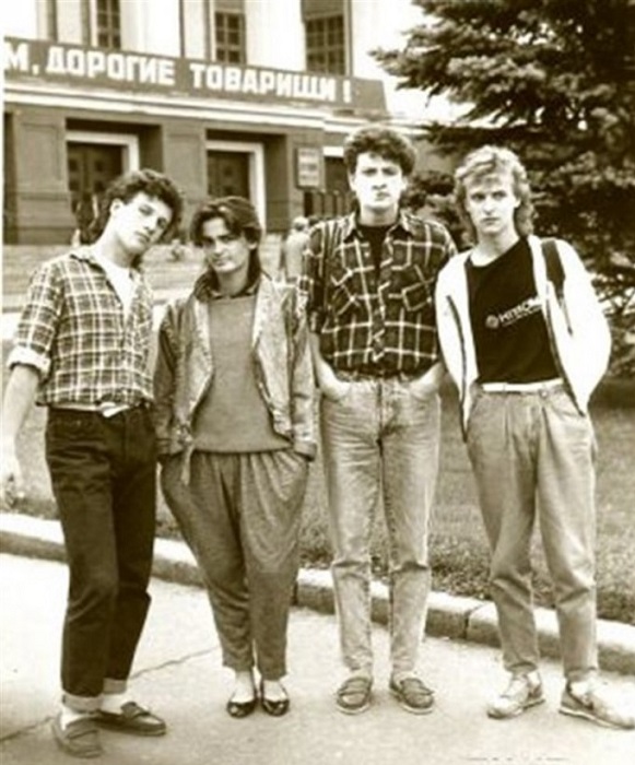 Ношение джинсов не приветствовалось в школах. | Фото: volga-design.ru.