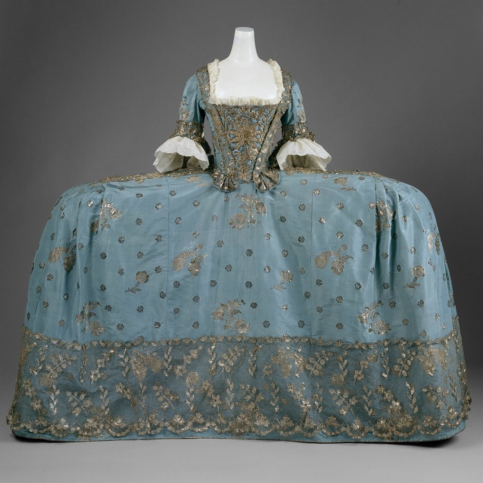 Платье придворной дамы, Британия, 1750 год. | Фото: fiveminutehistory.com.
