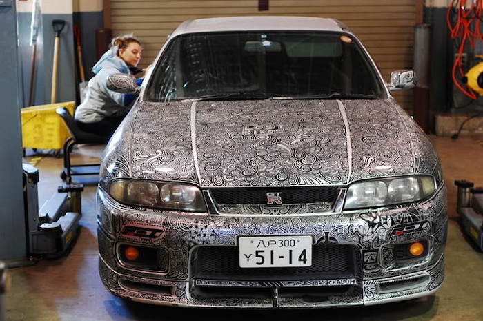 Nissan Skyline GTR, покрытый замысловатым орнаментом.