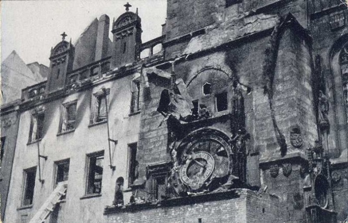 Разрушения на ратуше во Вторую мировую войну. | Фото: cze-tour.com.