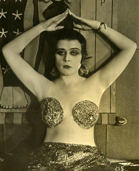 Теда Бара - актриса, популярная в 1915-1919 гг.