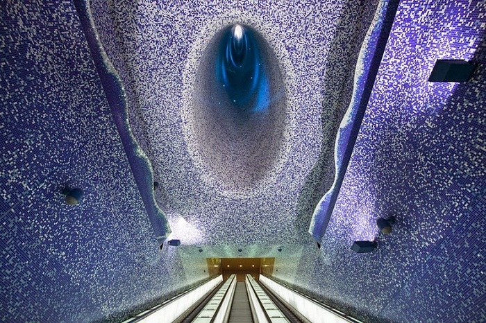 Станция метро в Неаполе (Италия).