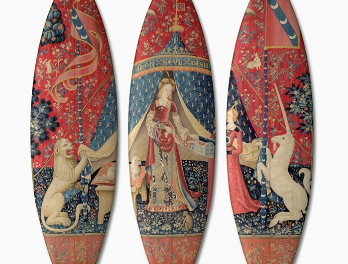 «Дама с единорогом» - репродукция картины на досках для серфинга.