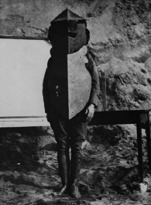 Американский солдат в броне, ок. 1917 г. | Фото: vintag.es.